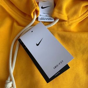 Men’s Nike Dri-Fit Basketball Hoodie with zippered pocket